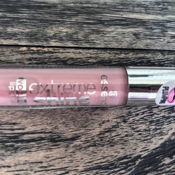Extreme Shine Lip Plumping LipGloss - Soft Pink - Picture 3 of 3